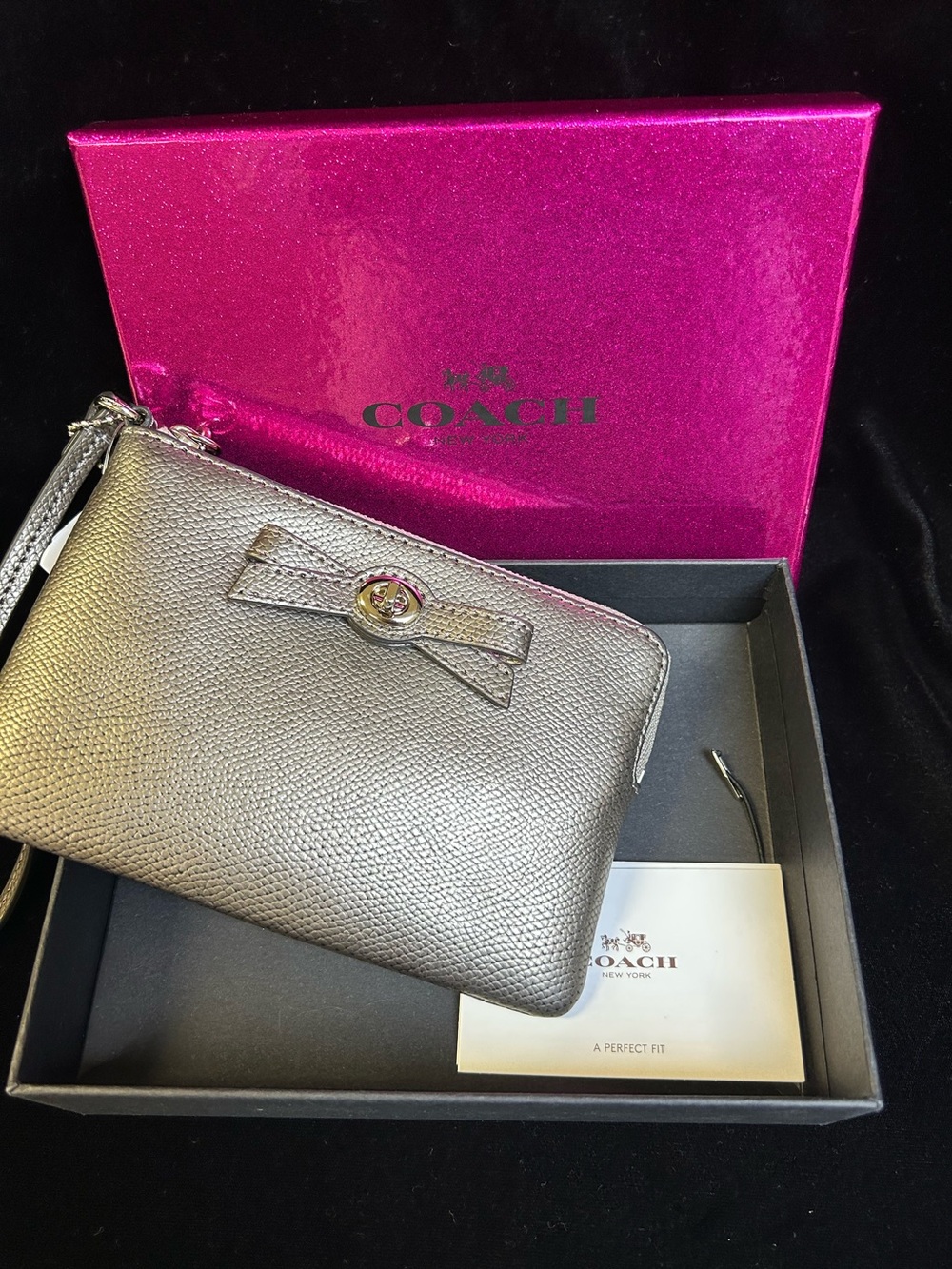 NWT COACH BOXED TURNLOCK BOW CORNER ZIP WRISTLET GUNMETAL METALLIC